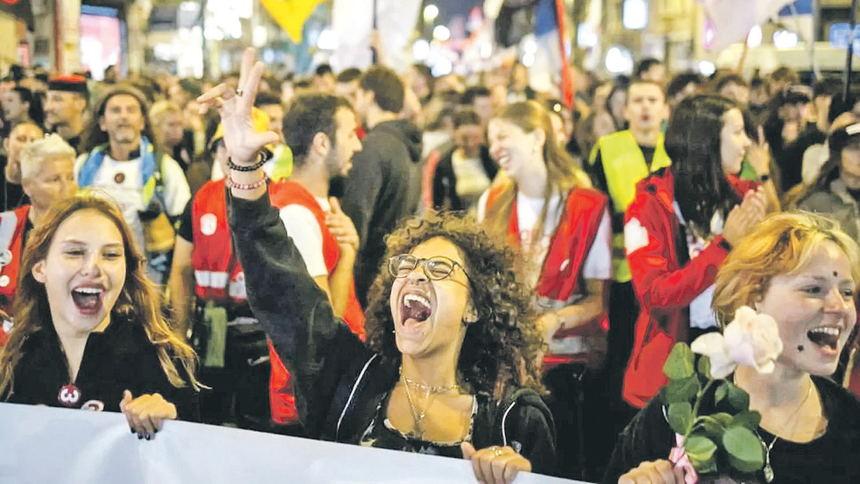 'Gelecek nesiller' beklemekten vazgeçti 'Gelecek nesiller' beklemekten vazgeçti