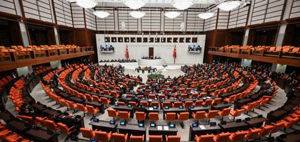 Doğum izni ile sosyal medya yasağını içeren kanun teklifi kabul edildi