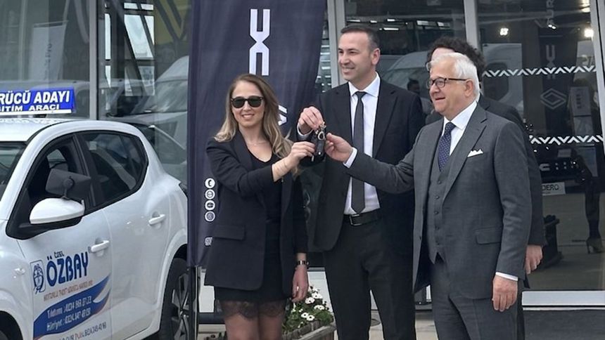 Özbay Eğitim Kurumları filosuna 10 yeni araç ekledi