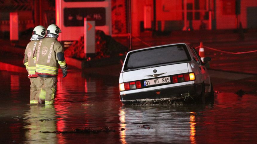Hatay'ı sel vurdu: 2 ölü