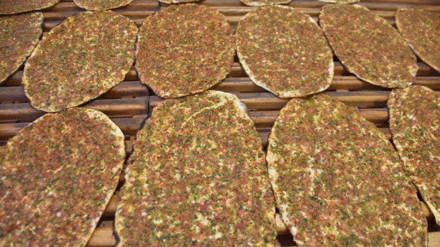 İstanbul'da 75 liraya da 780 liraya da lahmacun var