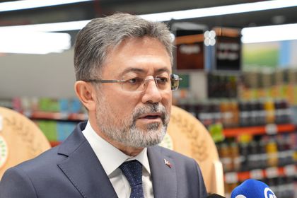 Bakan Yumaklı'dan 'pestisit' sorusuna yanıt: 3 yılda 250 bin denetim yapıldı