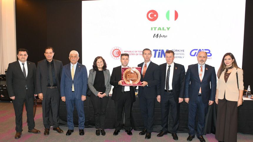 Halıcıların durağı Paris'in ardından Milano oldu