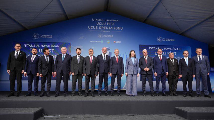 İstanbul Havalimanı'ndan 'eş zamanlı üçlü uçuşlar' başladı