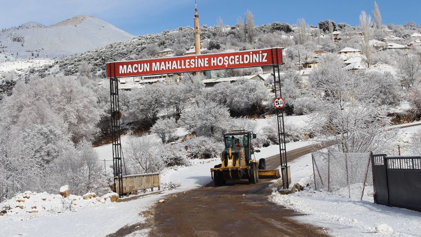 Antalya’da karla mücadele devam ediyor