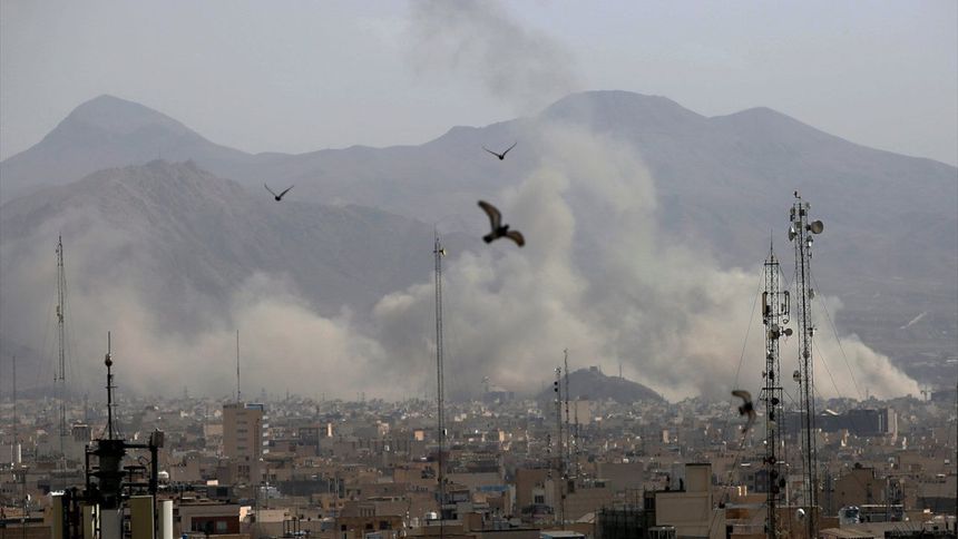 İsrail ve ABD İran'a saldırı başlattı