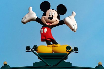 Bir masalın yeniden yazılışı: Disney dijital tsunamide nasıl ayakta kaldı?