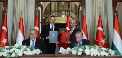 Uraloğlu: Türkiye ile Macaristan arasındaki haftalık uçak seferi sayısı 98'e çıkacak