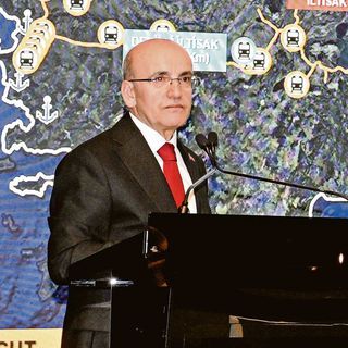 Bakan Şimşek: İş dünyası olarak endişeleri bırakın, fırsatlara bakın