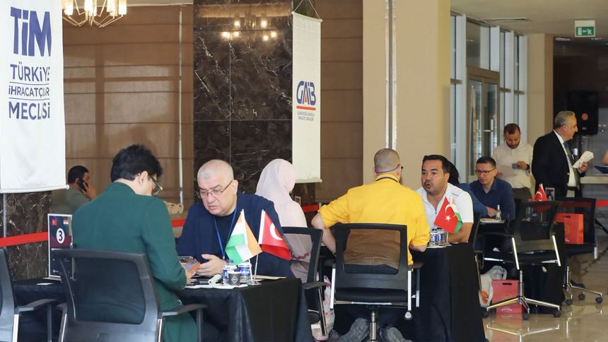 Hindistanlı kuru meyveciler Gaziantep’te Türk ihracatçılarla buluştu