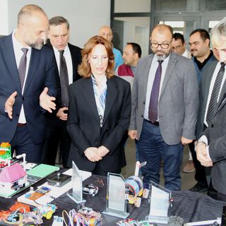 Geleceğin mühendisleri projelerini bilim fuarında sergiledi