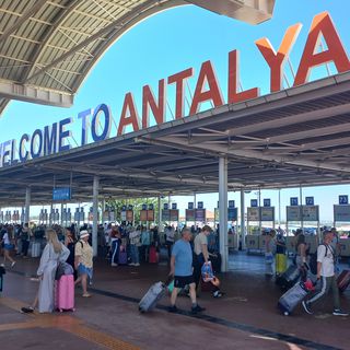 Antalya 9 ayda yüzde 5 turist kaybetti
