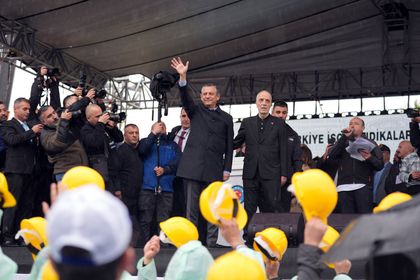 Sendikalar 1 Mayıs'ı kutladı: Vergi için çözüm bekliyoruz; adalet ve demokrasi istiyoruz