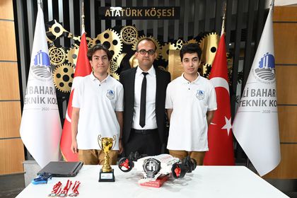 Antalya OSB’Lİ öğrenciler Türkiye üçüncüsü oldu