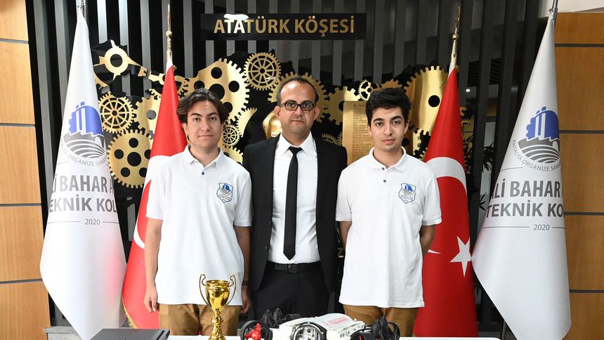 Antalya OSB’Lİ öğrenciler Türkiye üçüncüsü oldu