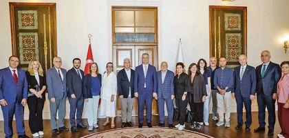 Çukurova’da adam diksen  yetişir, Adana sanayide birinci sıraya yükselebilir