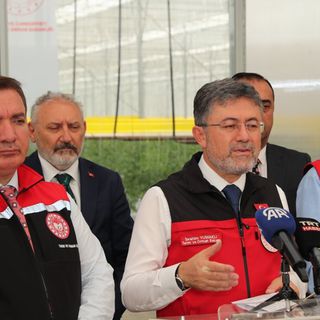 Bakan Yumaklı: 789 bin dekarlık örtü altı üretim alanına sahibiz