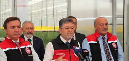 Bakan Yumaklı: 789 bin dekarlık örtü altı üretim alanına sahibiz