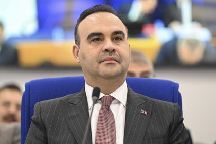 Bakan Kacır: Hiçbir sektörü gözden çıkarmıyoruz