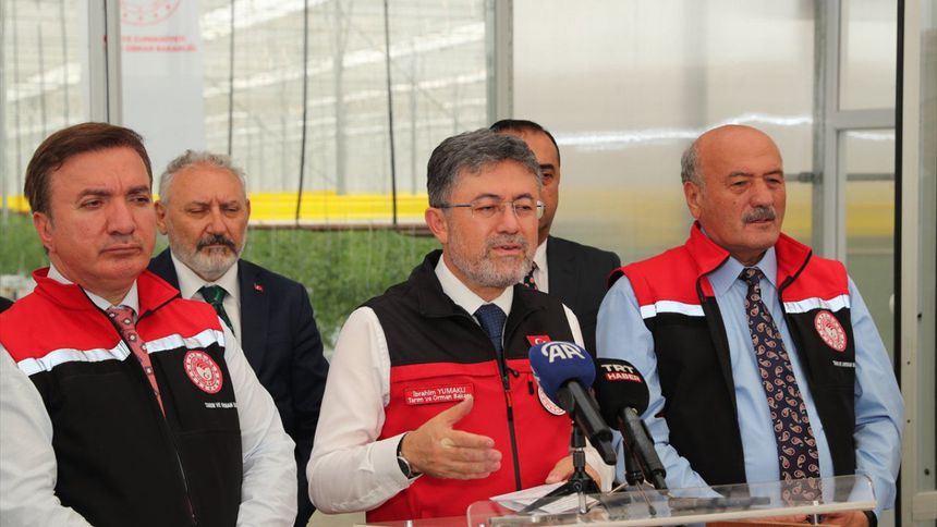 Bakan Yumaklı: 789 bin dekarlık örtü altı üretim alanına sahibiz