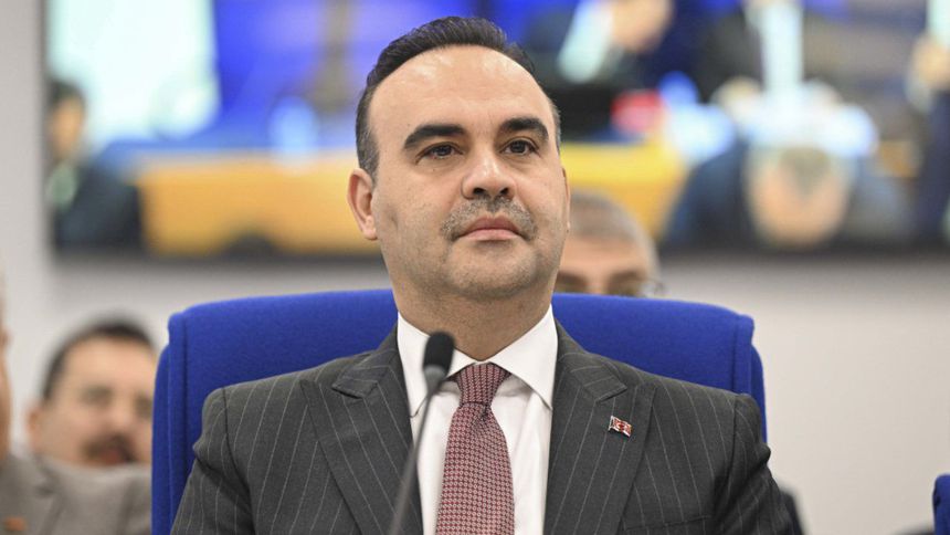 Bakan Kacır: Hiçbir sektörü gözden çıkarmıyoruz