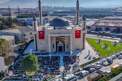 5 bin kişilik kapasitesiyle yeni DOSAB Camii ibadete açıldı
