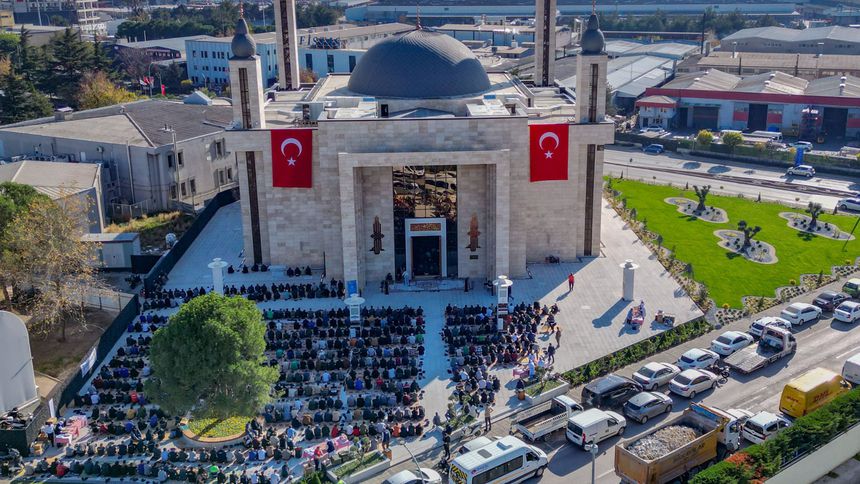 5 bin kişilik kapasitesiyle yeni DOSAB Camii ibadete açıldı