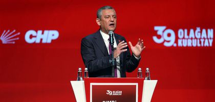 Özgür Özel yeniden genel başkan