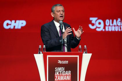 Özgür Özel yeniden genel başkan