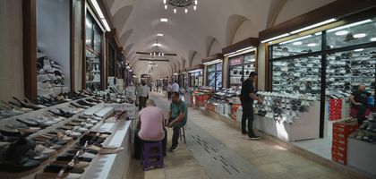 Asırlık çarşıda kepenkler açıldı