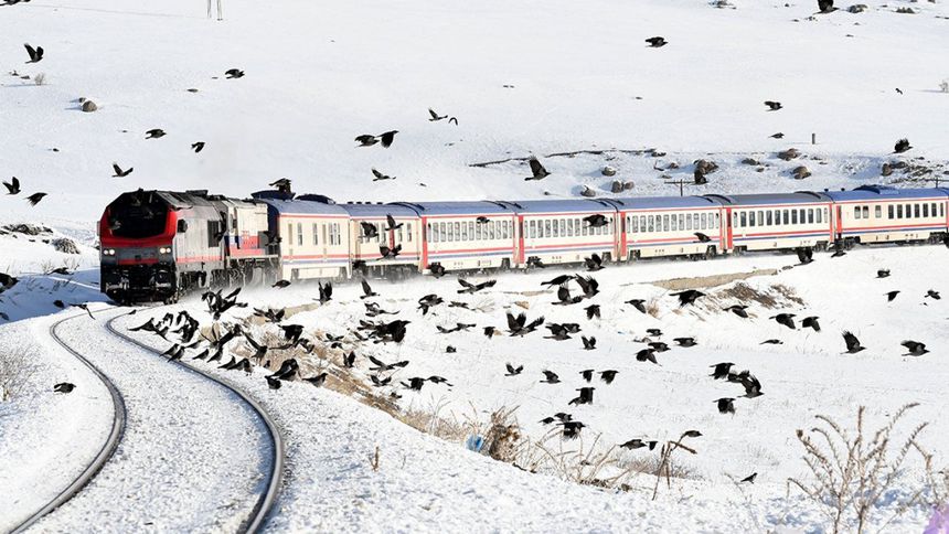 Turistik Doğu Ekspresi'nin yeni sezon biletlerinin satışı yarın başlıyor Turistik Doğu Ekspresi'nin yeni sezon biletlerinin satışı yarın başlıyor