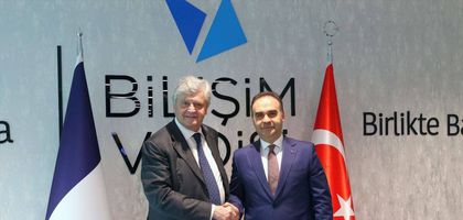 Bakan Kacır: Hedefimiz Fransa ile ortaklıkları büyütmek