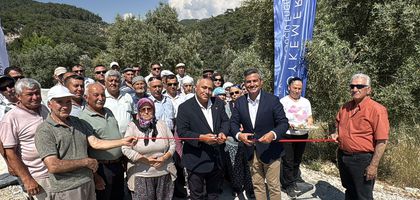 Karacaağaç'ta parke taş yol törenle hizmete açıldı