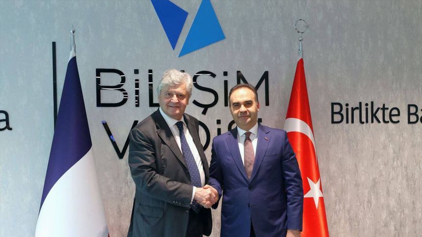 Bakan Kacır: Hedefimiz Fransa ile ortaklıkları büyütmek