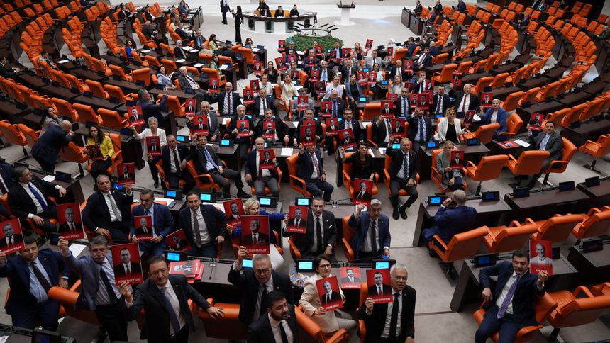 CHP'li 134 vekilden ortak açıklama: Dimdik ayaktayız asla ödün vermeyeceğiz