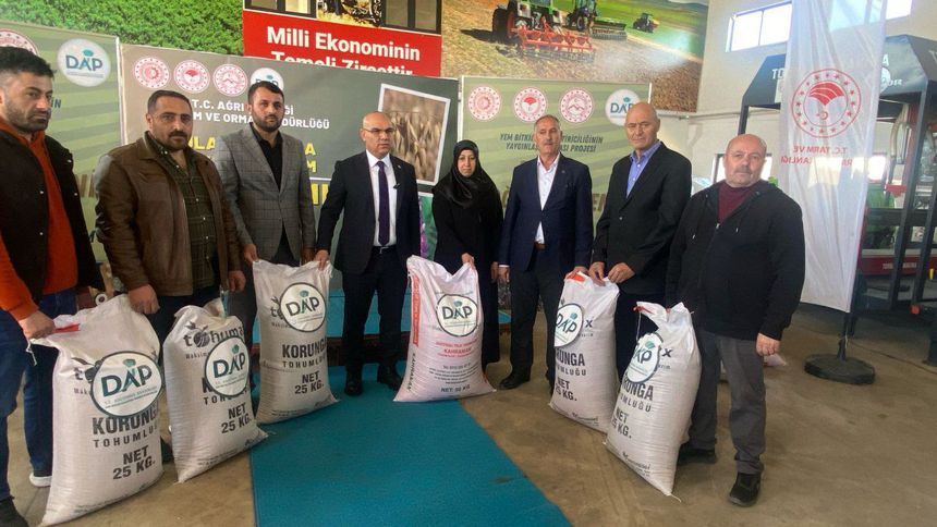 Ağrı'da çiftçilere 120 ton tohum dağıtıldı