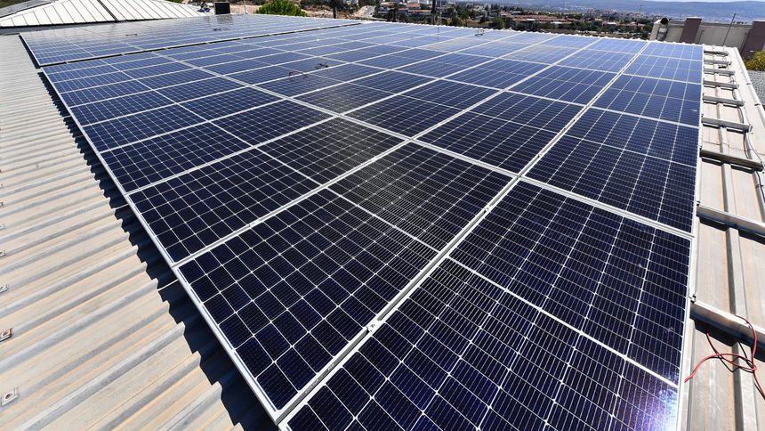 Enerjisini güneşten üretmek isteyen canından bezmek zorunda mı?