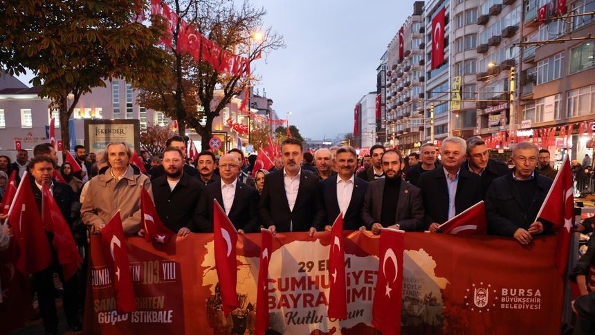 Cumhuriyet coşkusunda Bursa tek yürek
