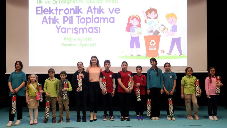 Sakarya’da, elektronik atık yarışmasında okullar ödüllendirildi