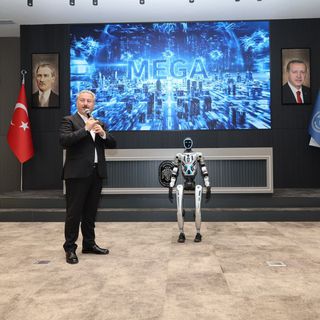 İnsansı robot MEGA, Melikgazi’de göreve başladı