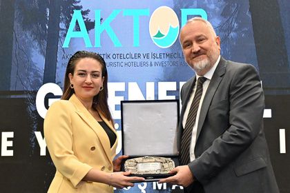 'Siyasi krizler turizmi olumsuz etkiliyor'