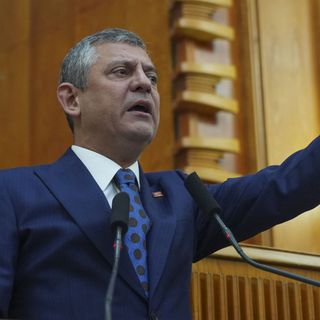 Özgür Özel, yeniden CHP TBMM Grup Başkanı seçildi