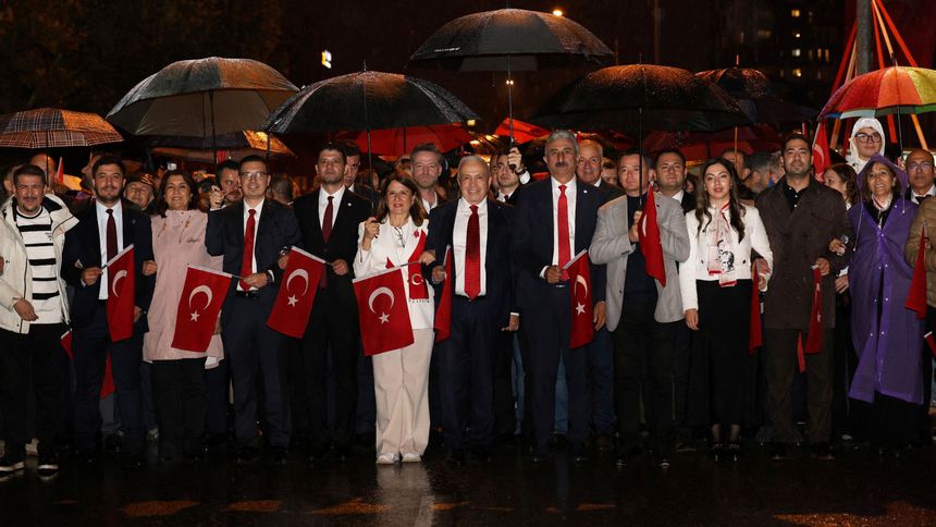 Nilüfer’de Cumhuriyet coşkusu yağmura rağmen dinmedi