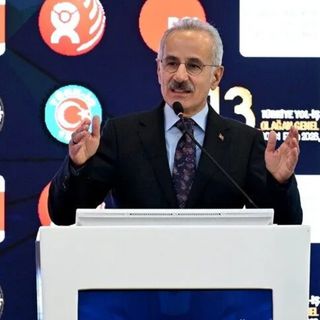 Uraloğlu: 77 ilimizi bölünmüş yollarla birbirine bağladık