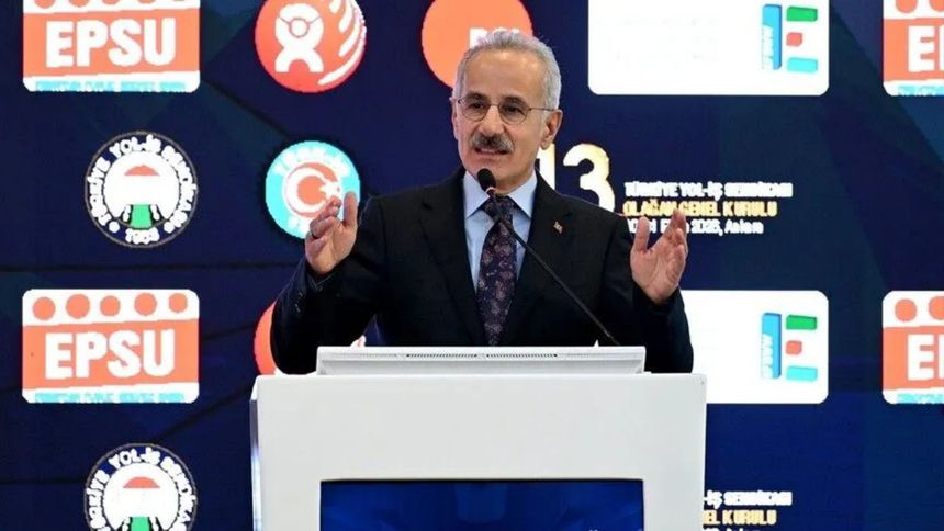 Uraloğlu: 77 ilimizi bölünmüş yollarla birbirine bağladıkc