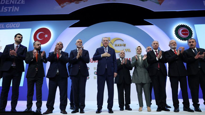 Erdoğan: Hepimizi sıkıntıya sokan hayat pahalılığı meselesini mutlaka çözeceğizc