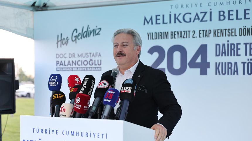 Melikgazi Belediyesi 204 hak sahibine evlerini teslim etti