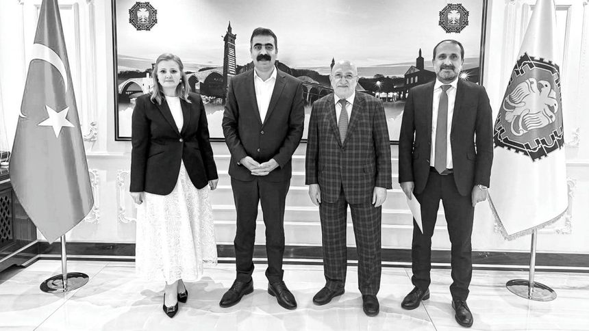 'Borcumuz yok gibi, notumuz yüksek, Diyarbakır’a raylı sistem için önümüzü açın' 'Borcumuz yok gibi, notumuz yüksek, Diyarbakır’a raylı sistem için önümüzü açın'