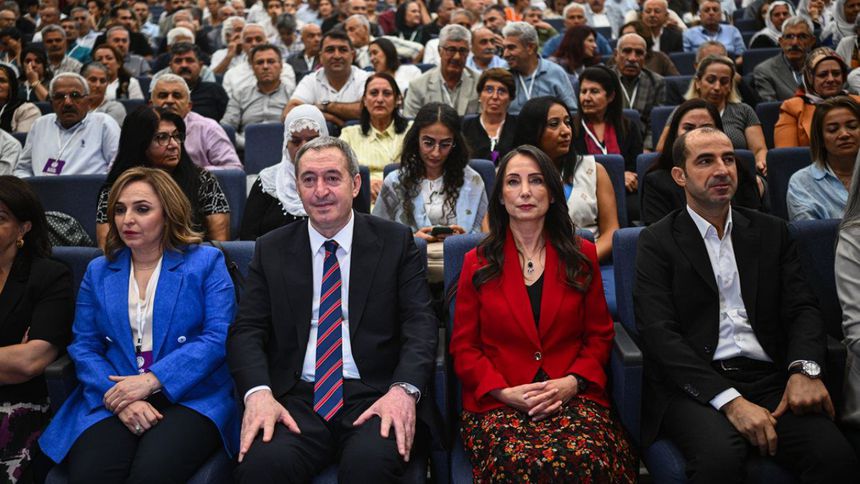 DEM Kongresi sürece paralel olarak yapıldı DEM Kongresi sürece paralel olarak yapıldı