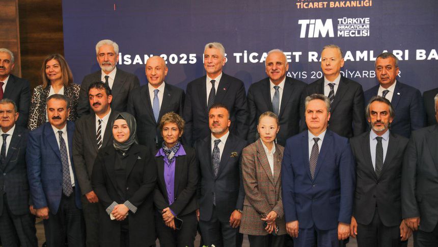 Nisanda dış ticaret açığı 12 milyar 38 milyon dolar